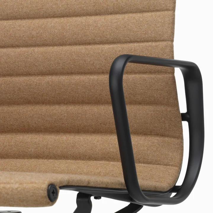 EA 132 Office chair with armrests deep black, swivel, Cosy 2, papyrus from Vitra