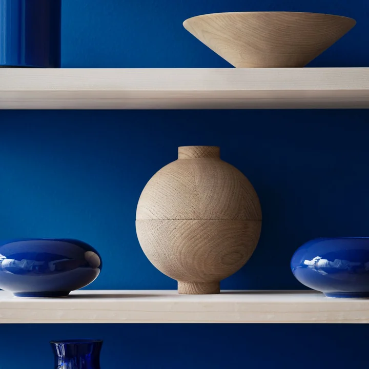 String - 1949-2024 Wall shelf, white oiled pine / blue (7 5. anniversary edition)