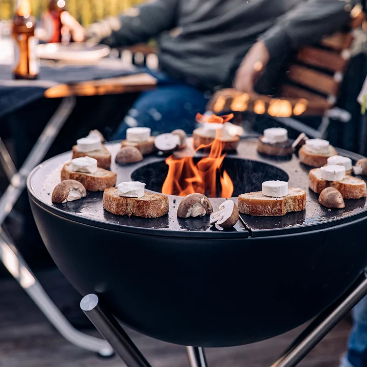 Bowl 57 Plancha grill set from höfats in the tripod, high version