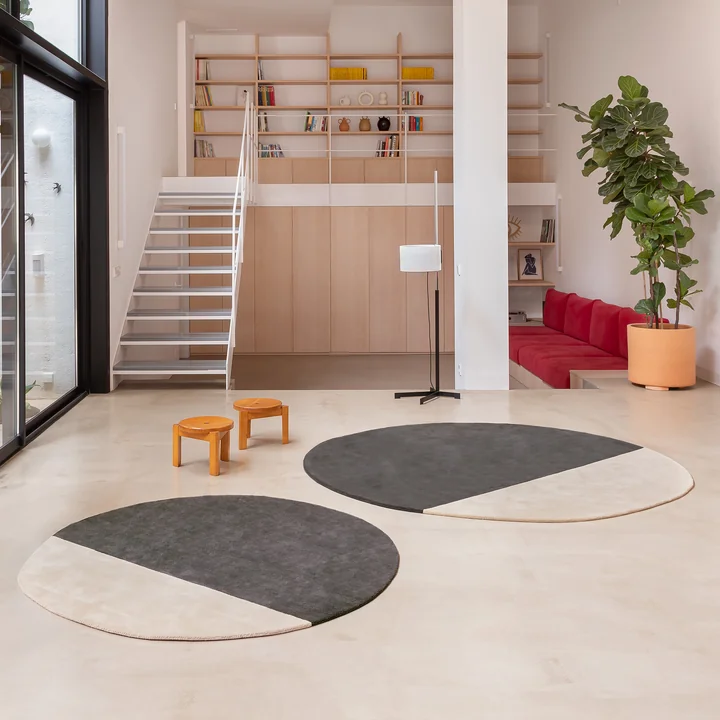 Pearl wool rug, black by nanimaqruina