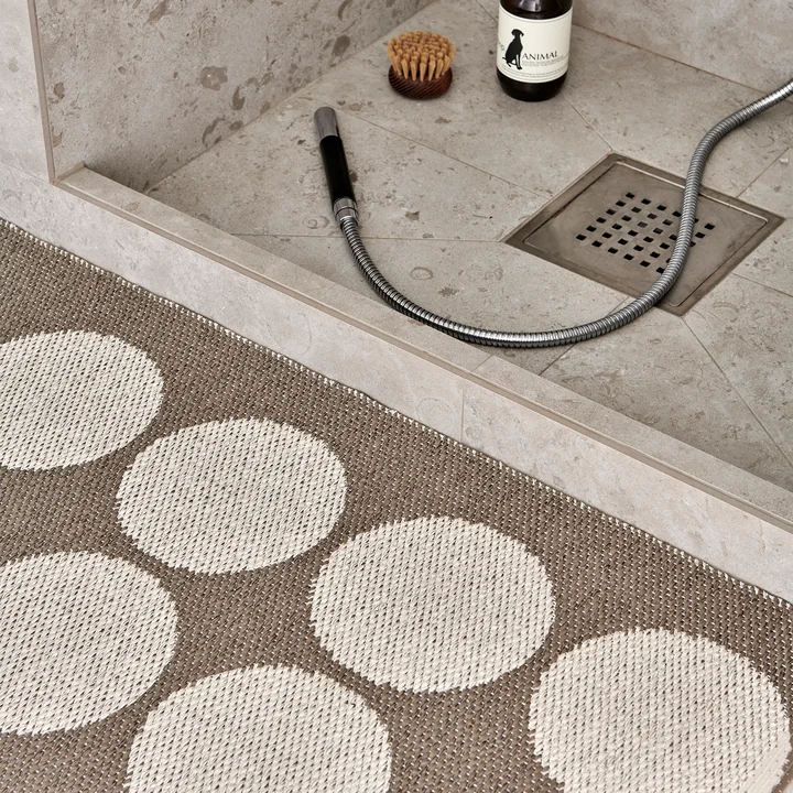 Hugo Rug, walnut / linen from Pappelina