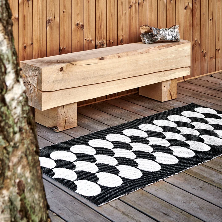 POPPY rug, 150 x 70 cm, black by Pappelina
