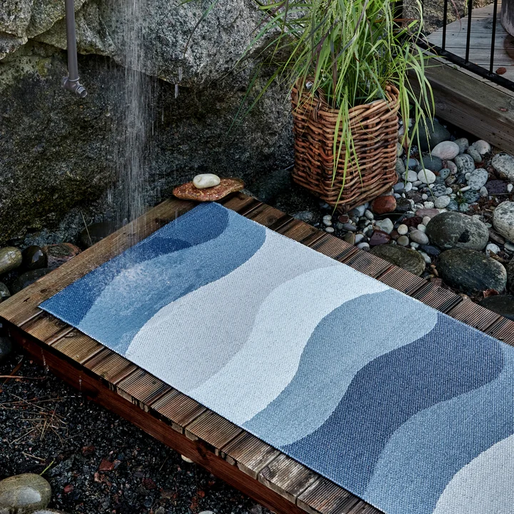 Urvi Carpet, water by Pappelina