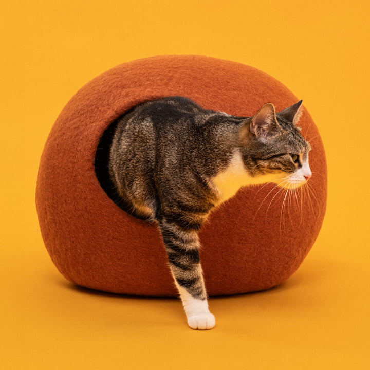 Lora cat cave, rust red from myfelt