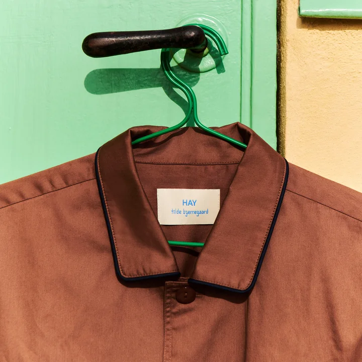 Color coat hanger, jungle green by HAY