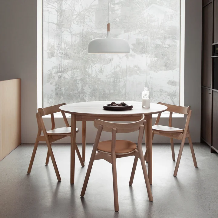 Northern - Acorn pendant light, matt white - Northern - Expand Dining table Ø 120 cm, oiled oak