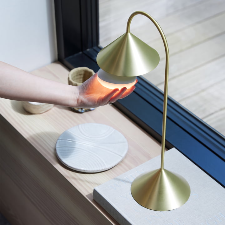 Grasp LED rechargeable floor lamp, H 47 cm, brass by Frandsen