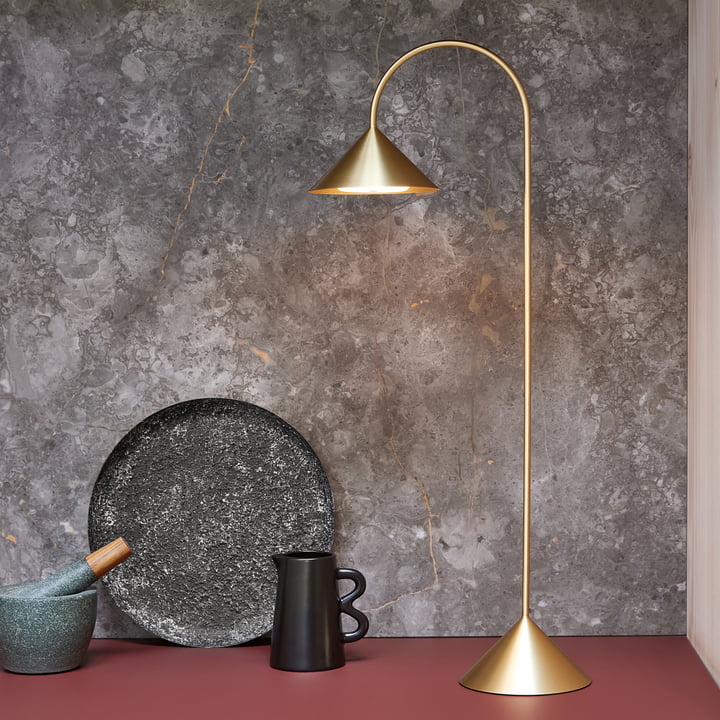 Grasp LED rechargeable floor lamp, brass by Frandsen