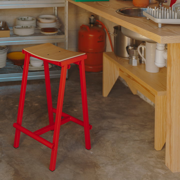 Taburete 8 bar stool from Hay