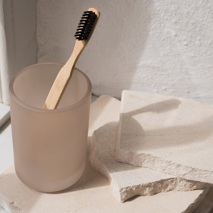 Modest toothbrush tumbler from Mette Ditmer