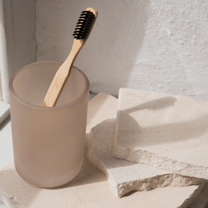 Modest toothbrush tumbler from Mette Ditmer