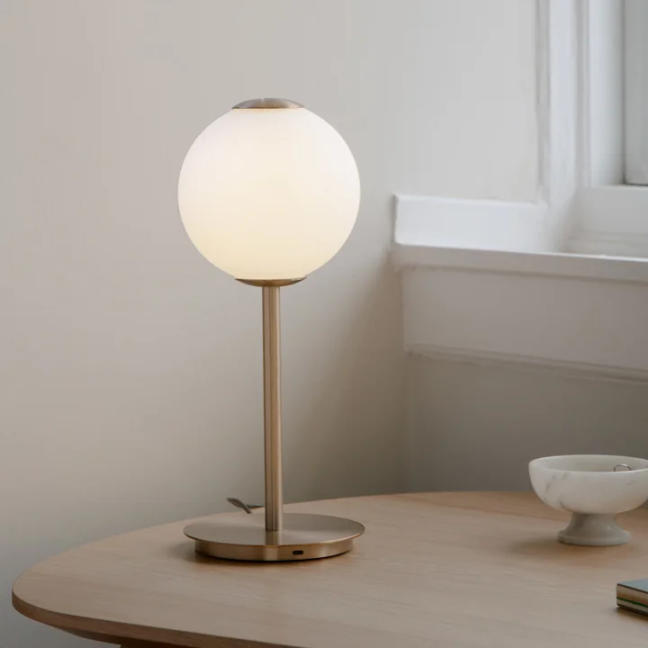 Audrey LED table lamp, brass by Umage