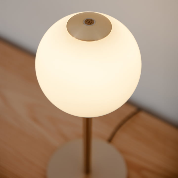 Audrey LED table lamp, brass by Umage