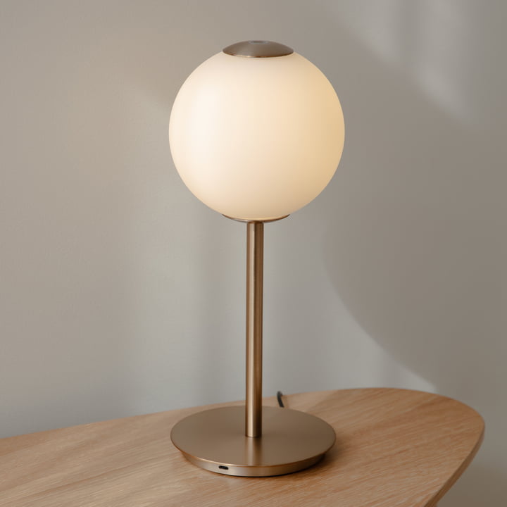 Audrey LED table lamp, brass by Umage