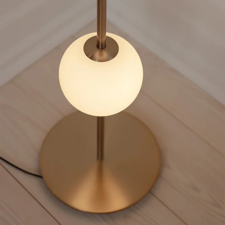 Audrey LED floor lamp, brass by Umage