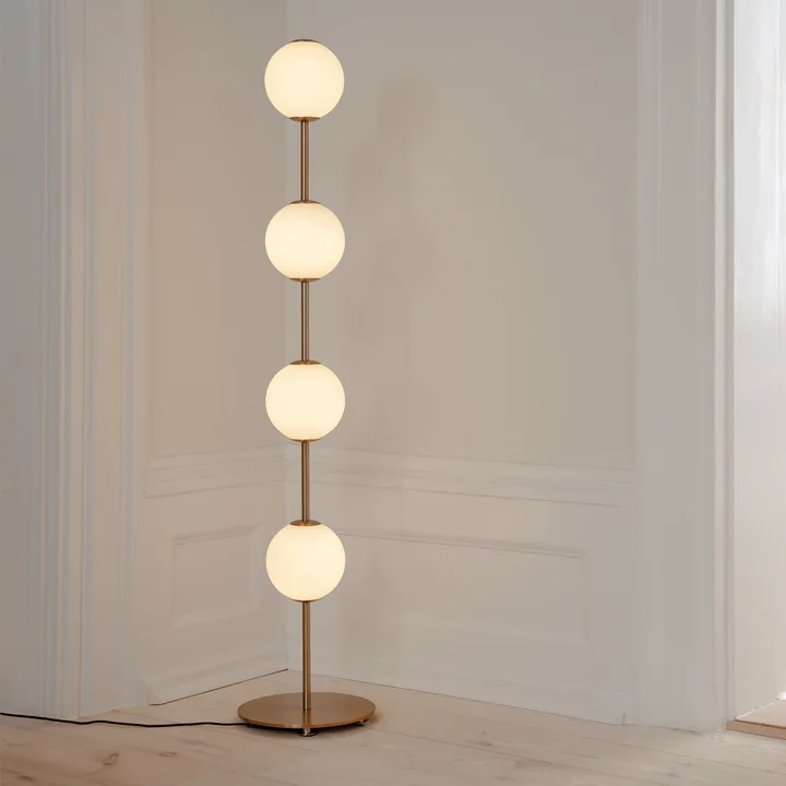 Audrey LED floor lamp, brass by Umage