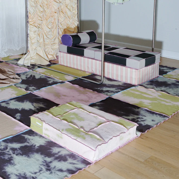 Floor pouf, marble achillea by Juslin Maunula