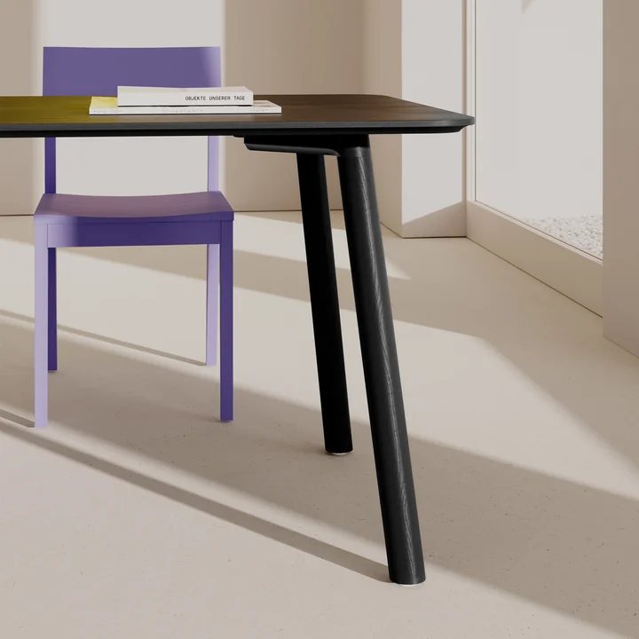 OUT Objekte unserer Tage - Meyer Color Table, black lacquered ash