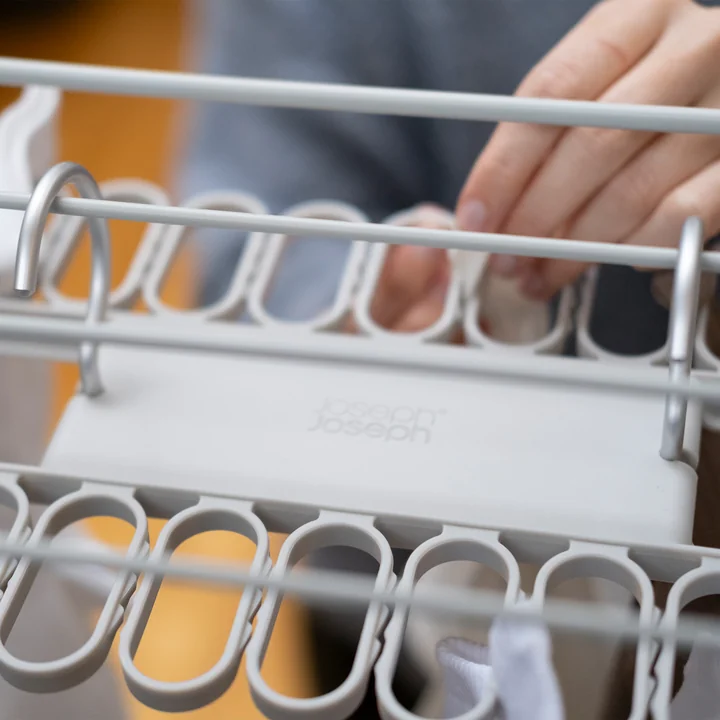 Joseph Joseph - Petal Quick-release bracket, 32 holders, ecru