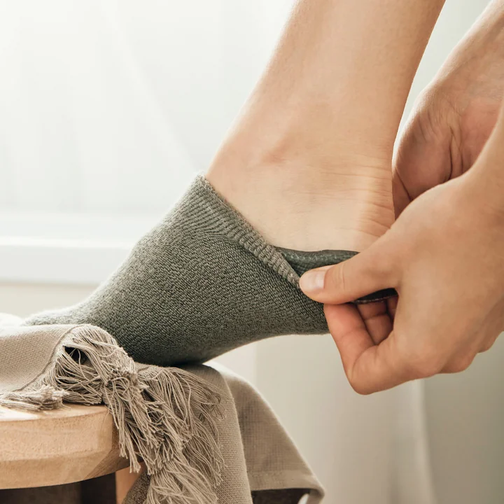 Socks for moisture treatment, gray from Meraki