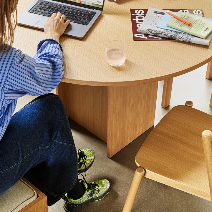Hübsch Interior - Straight dining table, Ø 120 cm, oak