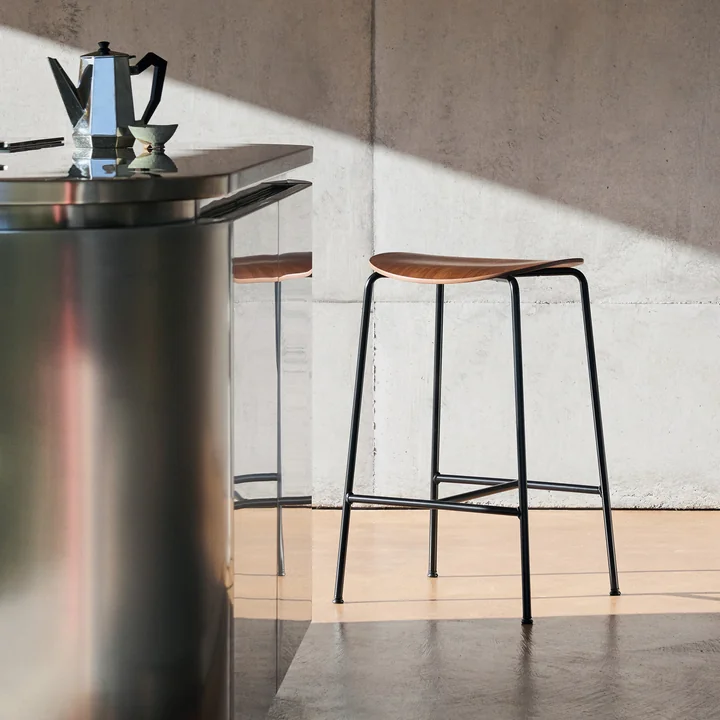 & Tradition - Pavilion AV37 Bar stool, H 68 cm, walnut