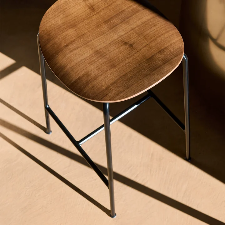 & Tradition - Pavilion AV37 Bar stool, H 68 cm, walnut