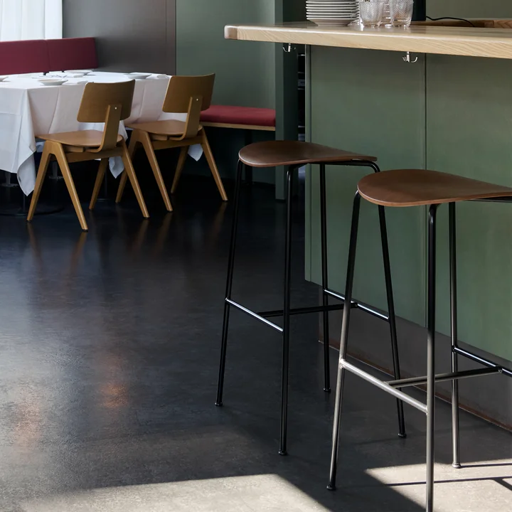 & Tradition - Pavilion AV37 Bar stool, H 68 cm, walnut