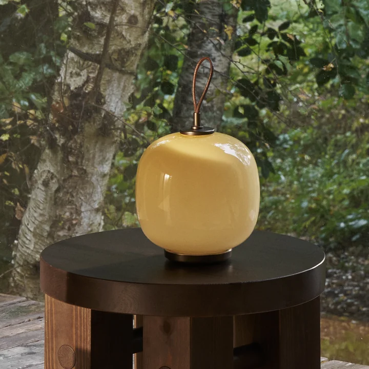 Louis Poulsen - VL45 Radiohus Portable LED table lamp, brass / glossy pale yellow