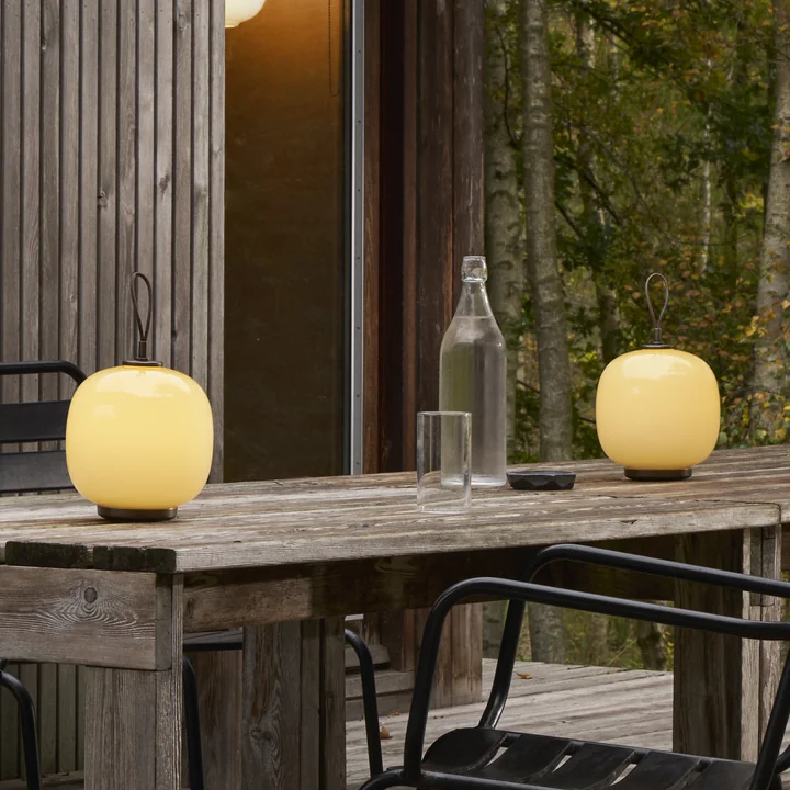 Louis Poulsen - VL45 Radiohus Portable LED table lamp, brass / glossy pale yellow