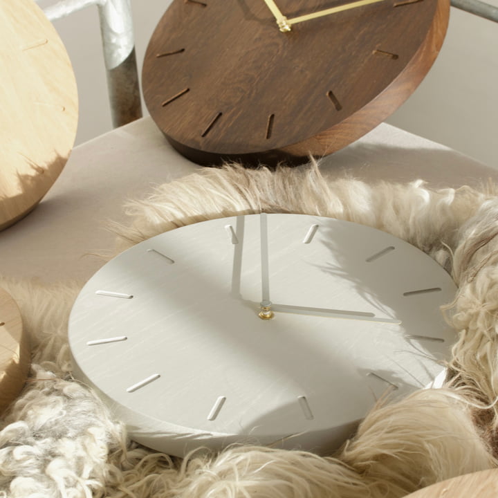 Watch:Out wall clock from applicata