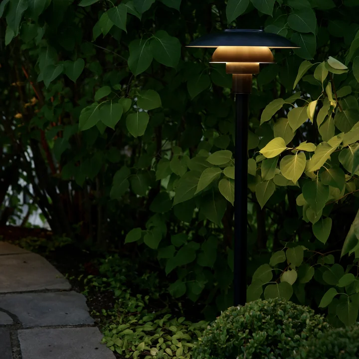 PH 3-2½ Bollard light from Louis Poulsen
