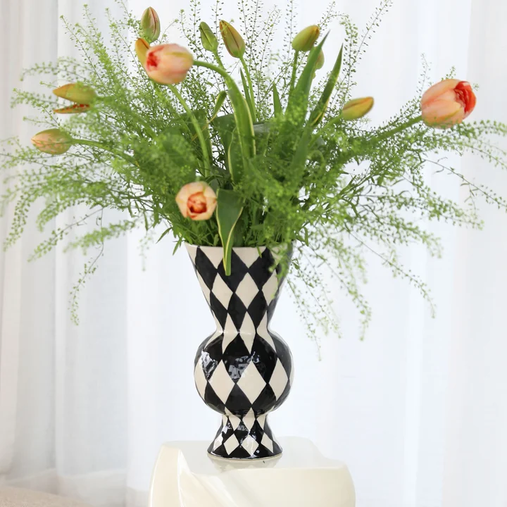 & klevering - Rhombic vase, black