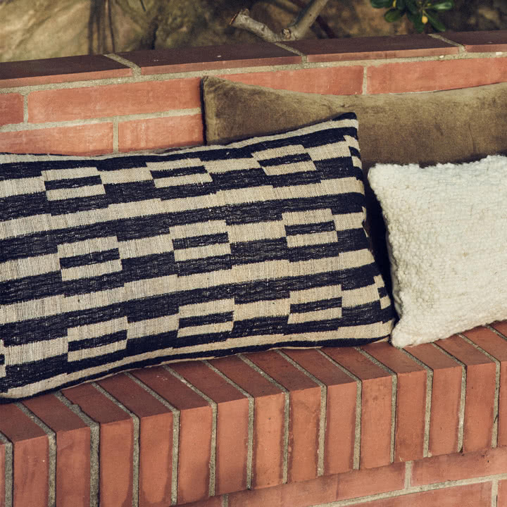 HKliving - Natural Cushion, 70 x 40 cm, monochrome