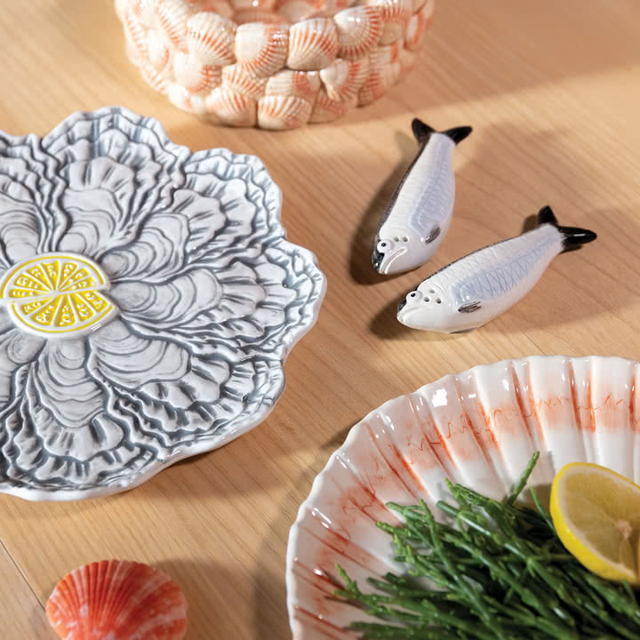 & klevering - Salt and pepper shaker, sardine, black / white