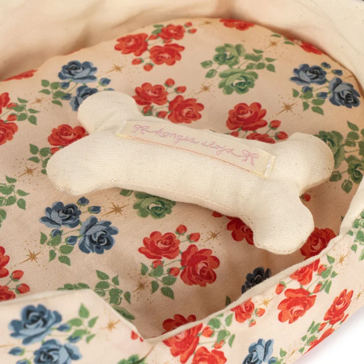 Konges Sløjd - Madeleine cuddly toy with basket, puppy, fiola