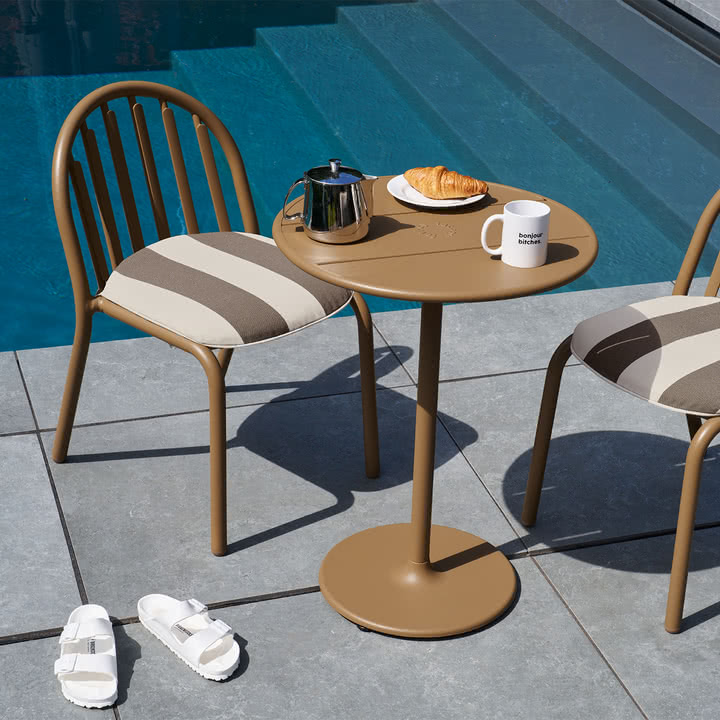 Fatboy - Fred's outdoor chair and table Ø 60 cm, mochaccino