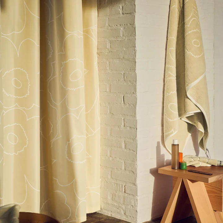 Marimekko - Piirto Unikko bath towel, 100 x 160 cm, straw / off-white