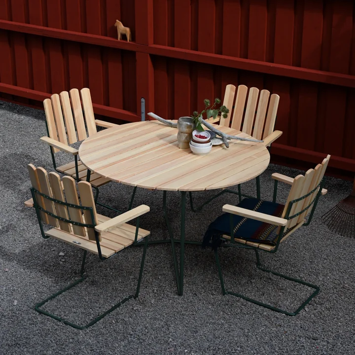Grythyttan - 9A 120 garden table Ø 120 cm and A2 garden armchair, oiled pine / green