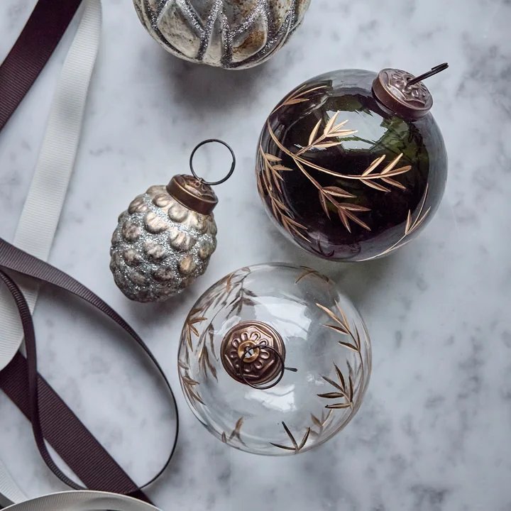 House Doctor - Leaf Ornament, Ø 7.5 cm, clear / gold