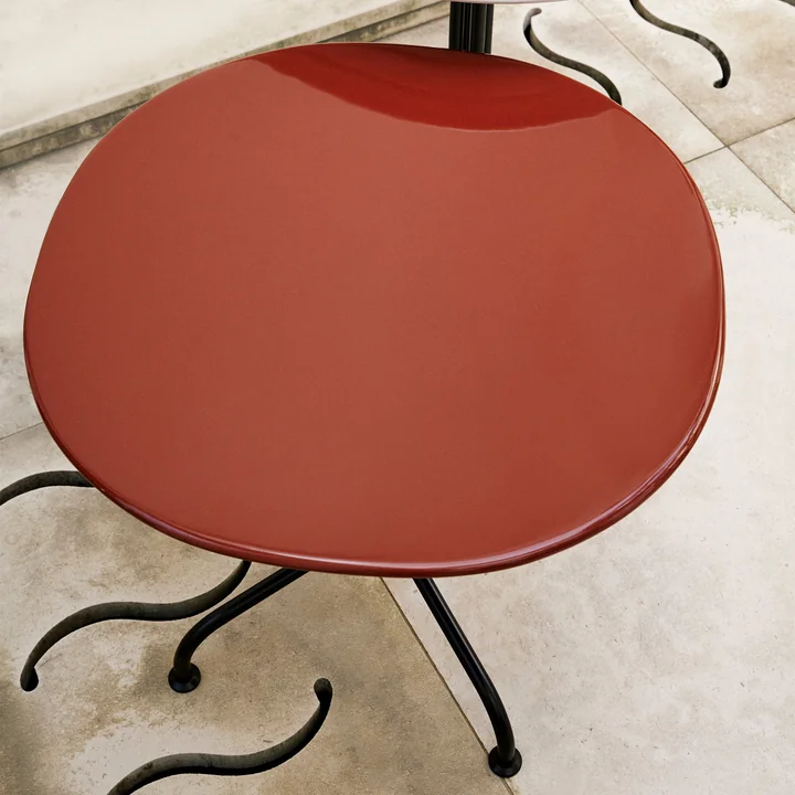 Gubi - Carmel Bistro lounge table, 75 x 75 cm, black / rock red