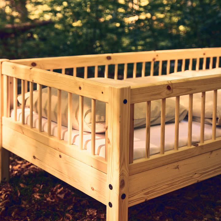 Flexa - Raw single bed with fall protection, 90 x 200 cm, pine wood