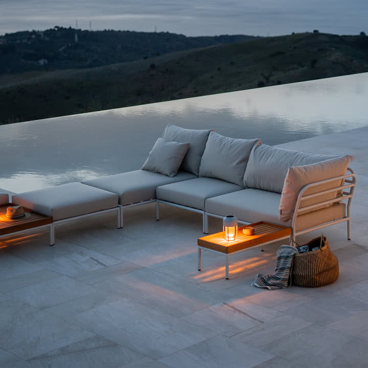 HOUE - Level 2, muted white, ash - Group