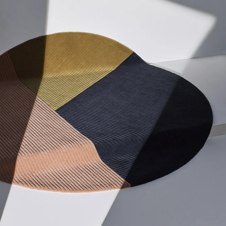 Northern - Row wool rug, Ø 200 cm, caviar, tuscany, tapenade