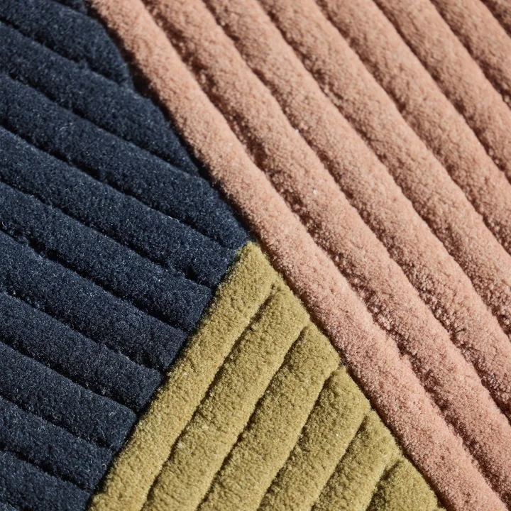 Northern - Row wool rug, Ø 200 cm, caviar, tuscany, tapenade