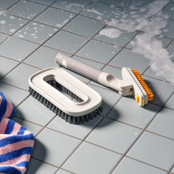 Joseph Joseph - CleanTech scrubbing brush, light stone