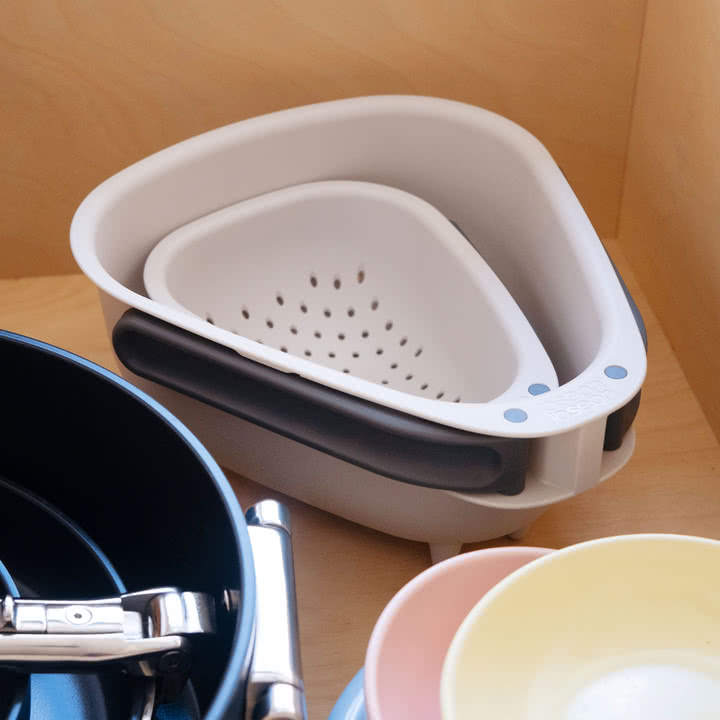 Joseph Joseph - Droplet Kitchen colander with foldable handles, stone