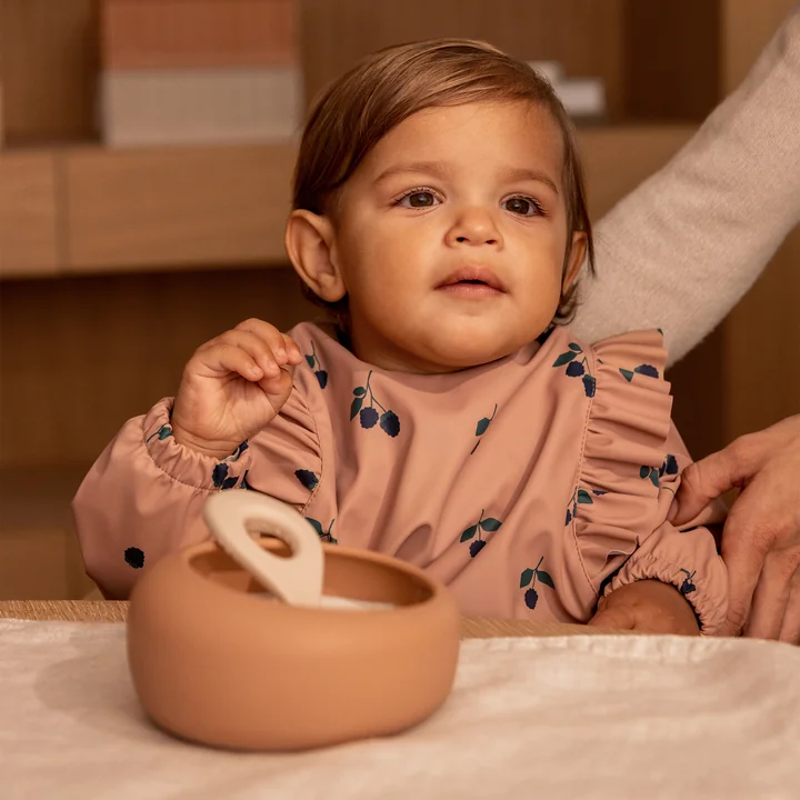 LIEWOOD - Merle Ruffle Cape bib, berry / pale tuscany, Sparia bowl with spoon