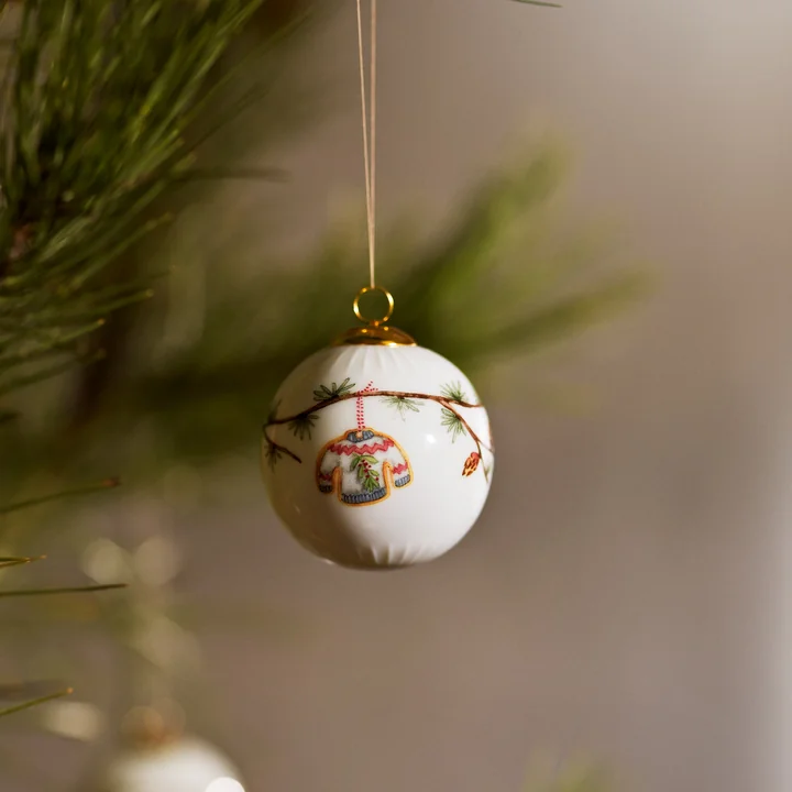 Kähler Design - Hammershøi Christmas bauble, white with decoration 2025