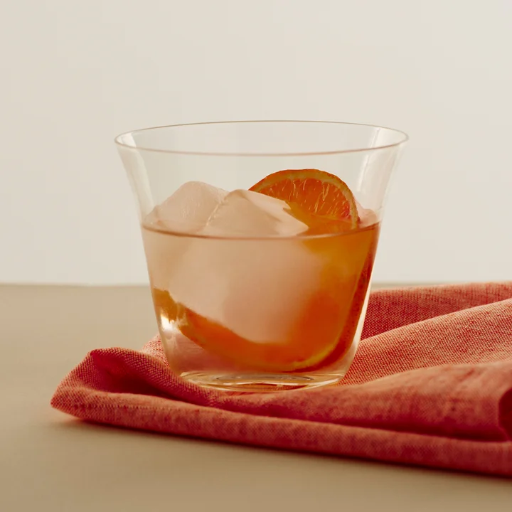 HAY - Curve Glass tumbler, small, clear and Tavolo napkin